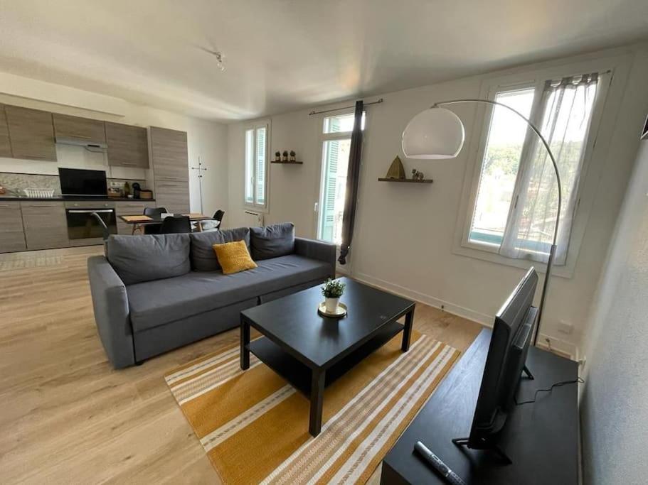 Appartement Avec Terrasse, Parking Gratuit Périgueux Kültér fotó
